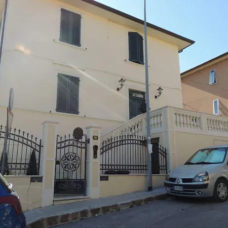 Via Chiaravalle 17 *